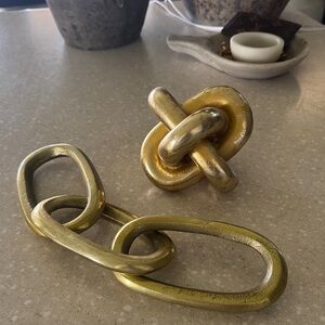 Elegant Gold Knot and Chain Decor Piece